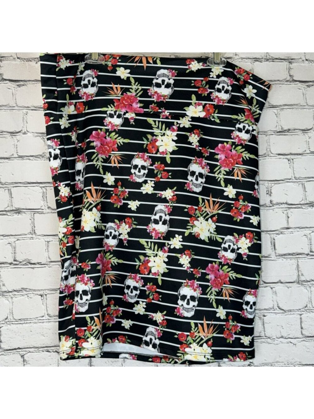 Torrid Sz 2 Black Skull Pencil Skirt Stretch Halloween Bodycon Goth Whimsigoth